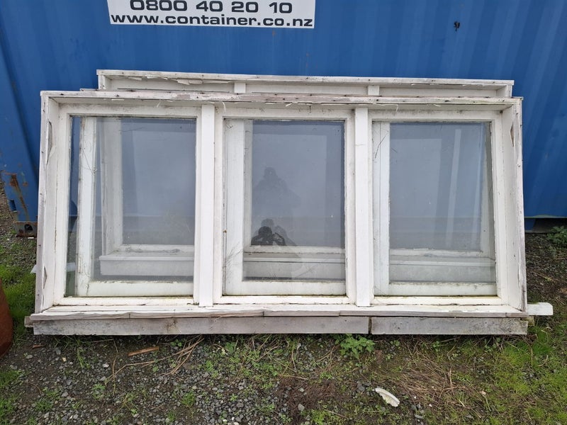 Wooden windows Carousel 1
