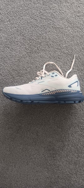 Brooks adrenaline gts23 size 11 mens Carousel 2