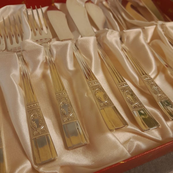 Set of 12 Viceroy Plate Sheffield forks & fish knives Carousel 2