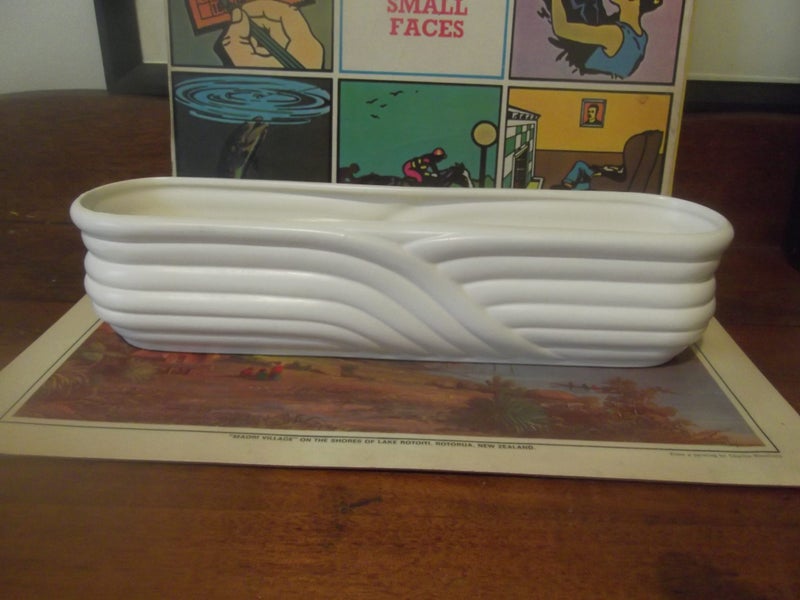 CROWN LYNN ART-DECO VASE 595 Carousel 1