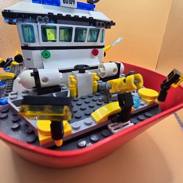 LEGO City - 60109 - Fire Boat Carousel 2