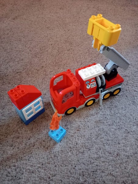 Duplo fire engine truck Carousel 1