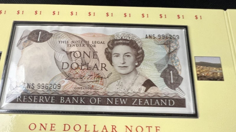 1990 NZ Kiwi Dollar Collection ANS & EPN 996209 Banknotes & Coin Set - Lot W75 Carousel 2