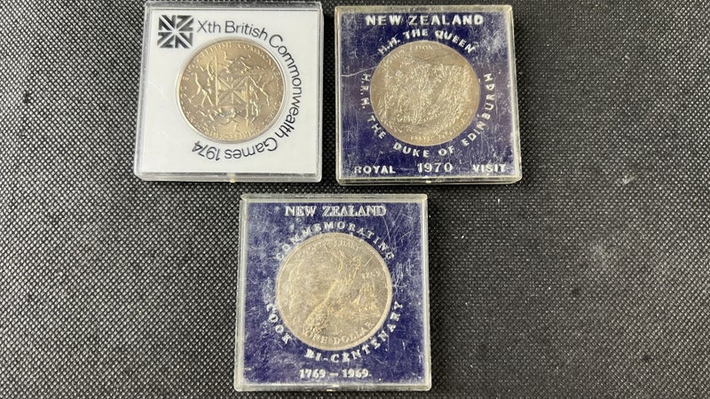 New Zealand Commemorative Dollar Coin Lot – 3-Coin Set in Capsules - Lot E503 Carousel 1