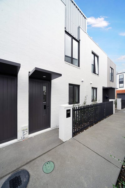 Image 1 of 20