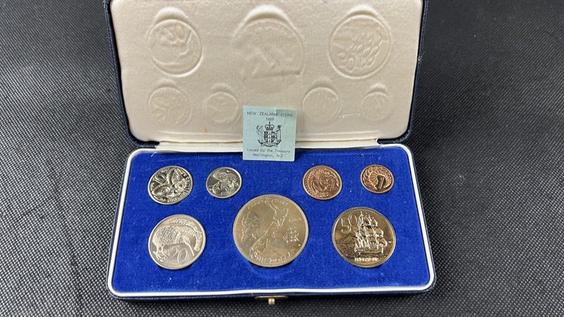 1969 NZ Cook Bicentenary Coin Set – James Cook Commemorative Issue - Lot W345 Carousel 1