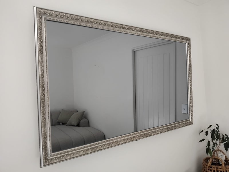 Mirror TV62957608676738112