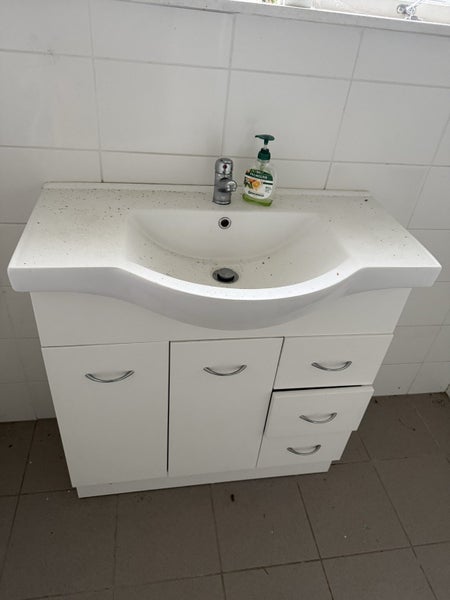 Bathroom vanity Carousel 1