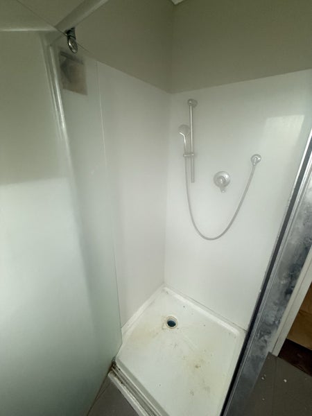 FREESTANDING SHOWER Carousel 2