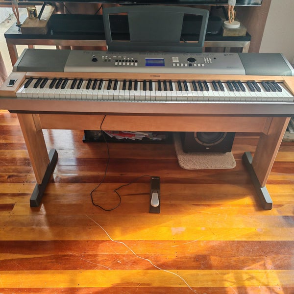 Piano Yamaha DGX 630 Like new Carousel 1