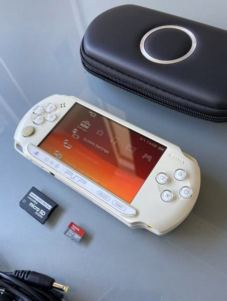 Special Edition White PSP E1000 Street 6.60PRO-C with 32G Memory 2 in 1 Cable Carousel 2