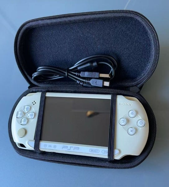 Special Edition White PSP E1000 Street 6.60PRO-C with 32G Memory 2 in 1 Cable Carousel 10