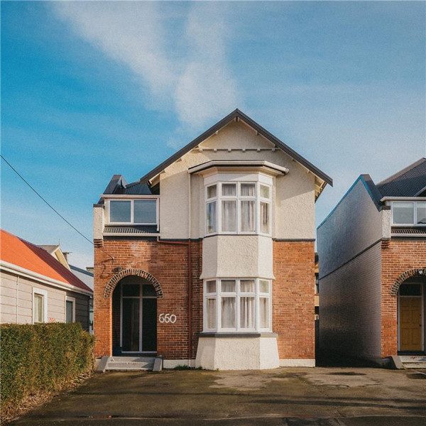 Six60 – Castle St Carousel 1