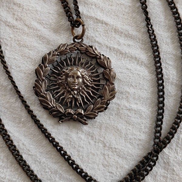 # Vintage Necklace 74cm Carousel 1