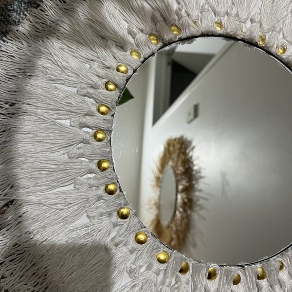 $1Res White Tassel Mirror Carousel 4