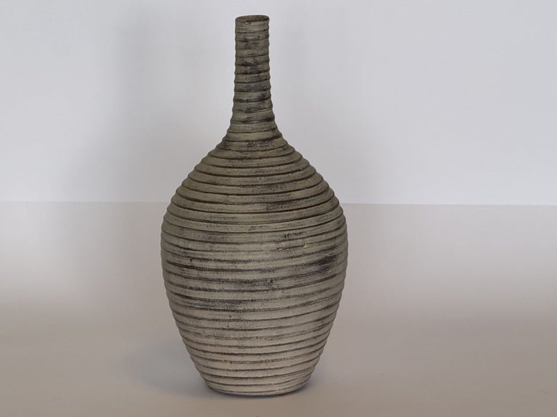 Beautiful ceramic vase – $1 RESERVE Carousel 1