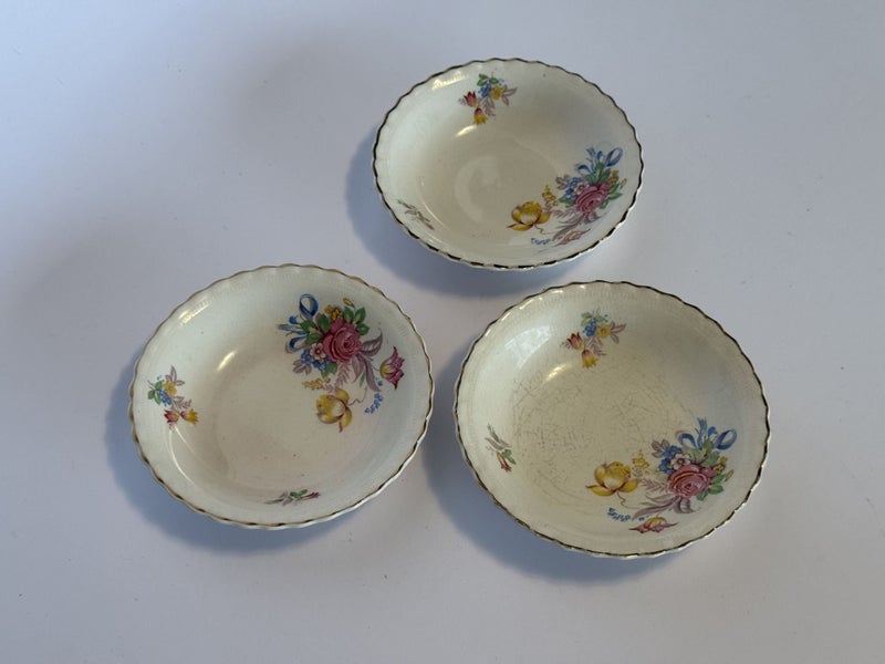 Set of 3x fine china bowls Carousel 1