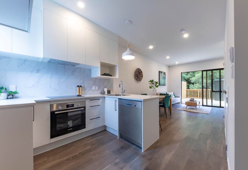 12mm Classic Oak Light Brown $35/m2incl gst & underlay - Laminate flooring Carousel 1