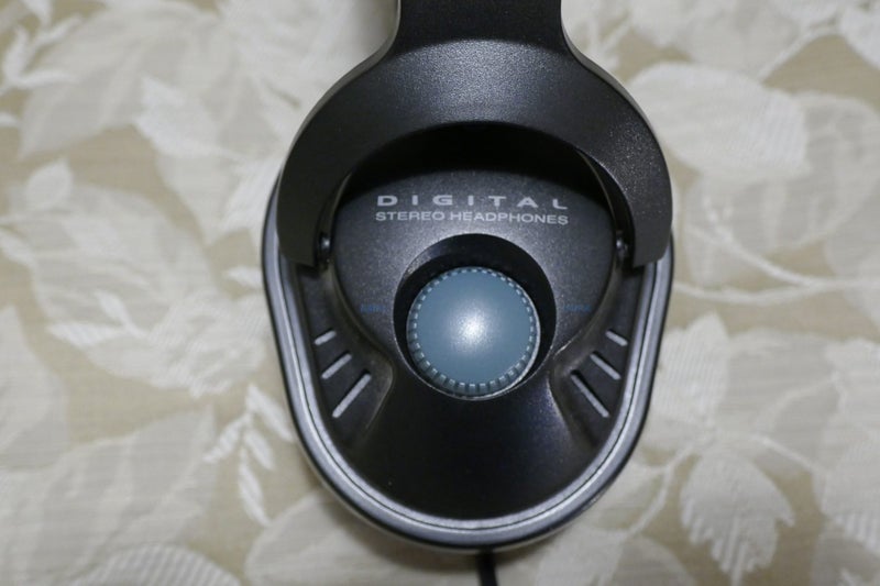 DIGITAL STEREO OVER EAR HEADPHONES - VERY GOOD CONDITION Carousel 1