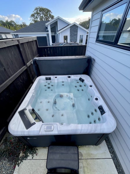 Alpine Spa - Vermont - Luxury Spa Pool 5 Person 1 Year Old62938587118721114