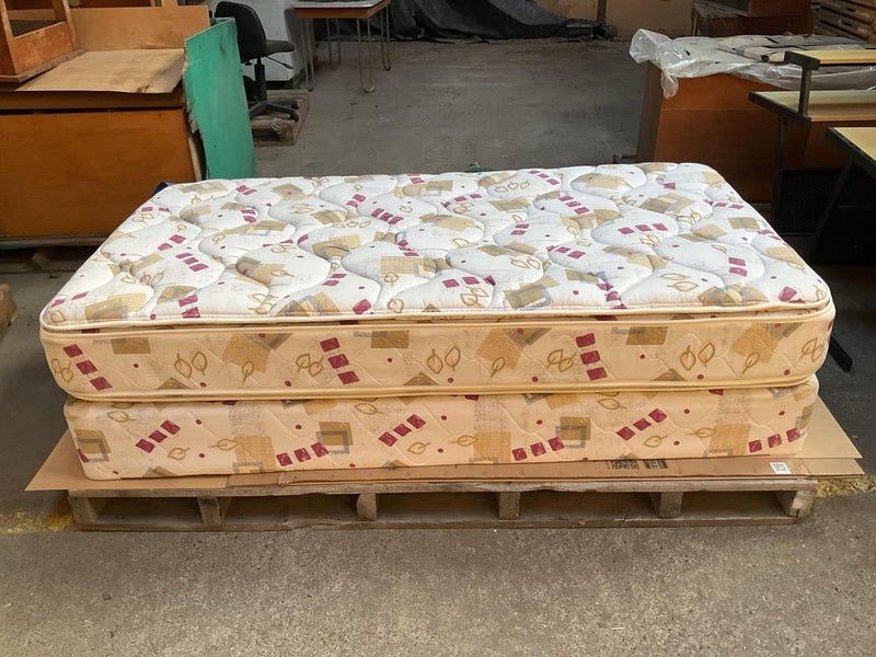 Single bed and base Carousel 1
