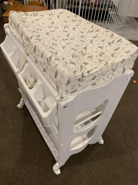 Baby change table Carousel 1