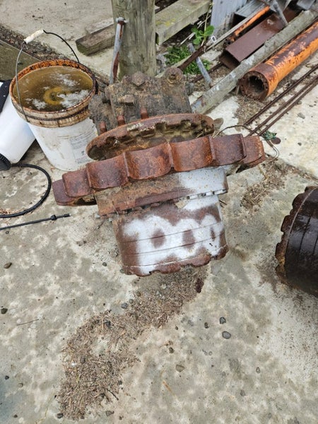 EX 200 final drives Carousel 2