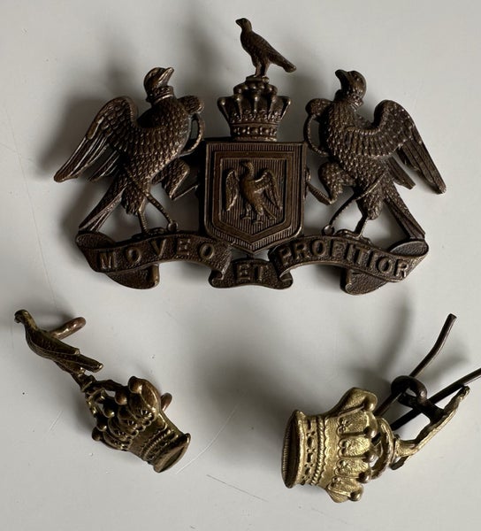 WW1 8th South Canterbury Rifles Cap & Collar Badges Carousel 1