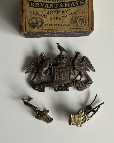 WW1 8th South Canterbury Rifles Cap & Collar Badges Carousel 2