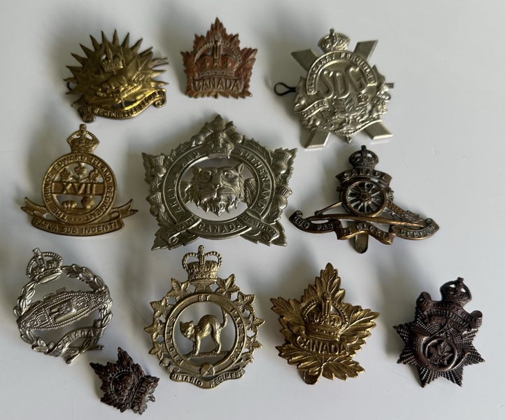 WW1 & 2 Canadian cap badges Carousel 1