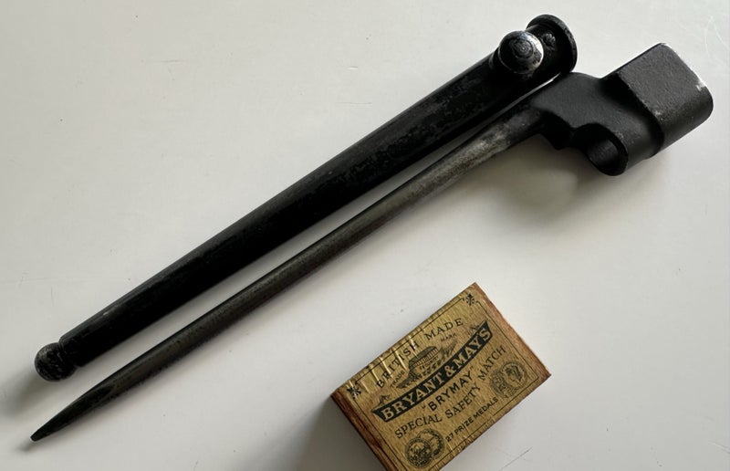 No.4 Mk II Spike Bayonet wIth Scabbard Carousel 2