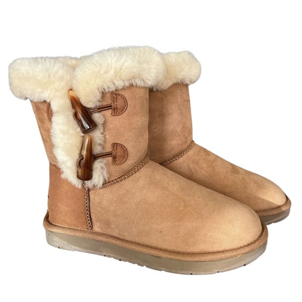 Casey Horn Toggle Sheepskin Short Boots Carousel 1