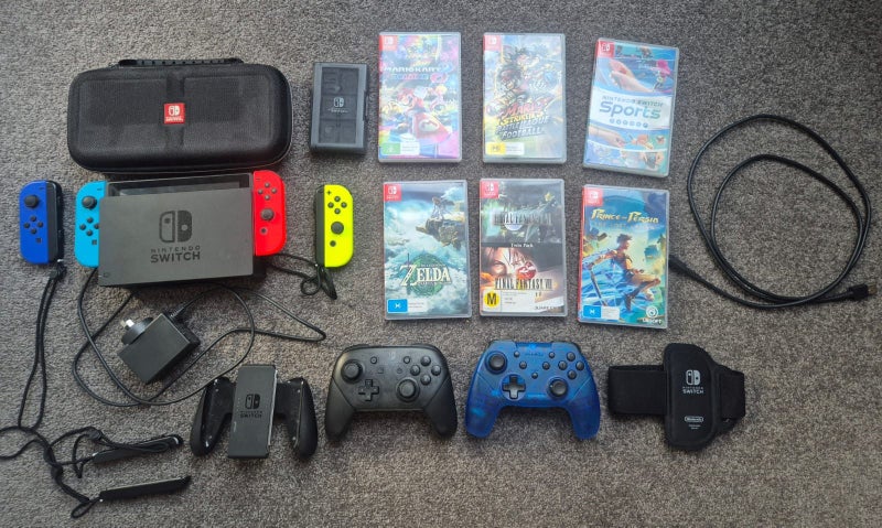 Nintendo Switch - 6 Games - Accessories Carousel 1