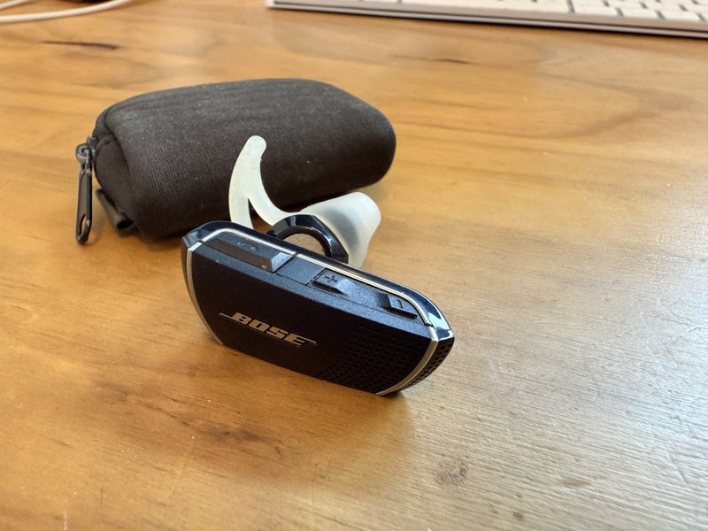 Bose earbud handsfree wireless phone ear buds (right) - $1 Reserve! Carousel 1