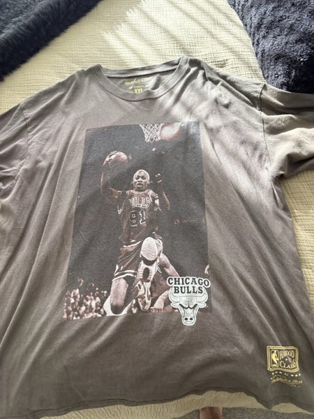 3 x shirts, Mitchell & Ness, SaltyCrew, Huffer $1 reserve Carousel 1