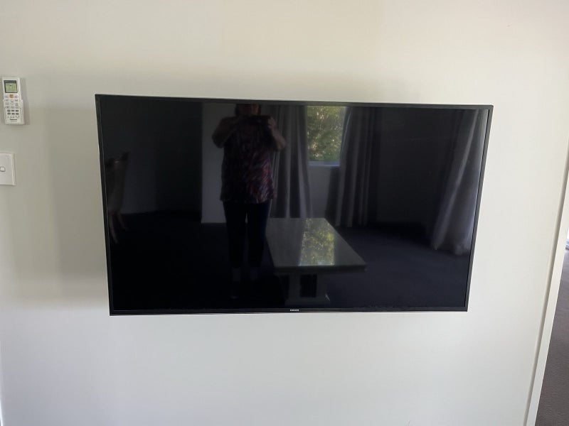 Samsung 55 inch tv and wall bracket Carousel 9