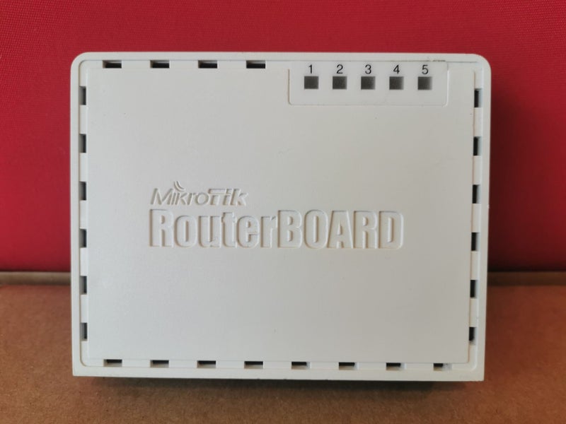 MikroTik RouterBoard 250GS Carousel 3