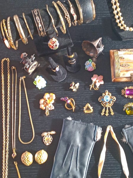 ESTATE SALE - Jewellery Collection Bulk Lot Carousel 7