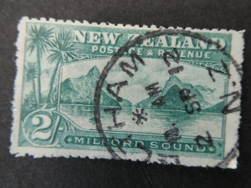 NZ 1898 2/- Milford cat $70-$1res Carousel 3