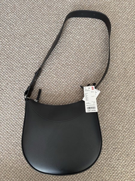 UNIQLO Black Faux Leather Bag63616367330433112