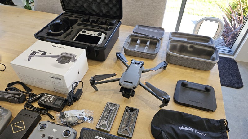 DJI Mavic 3 with a full range of Accessories Carousel 2