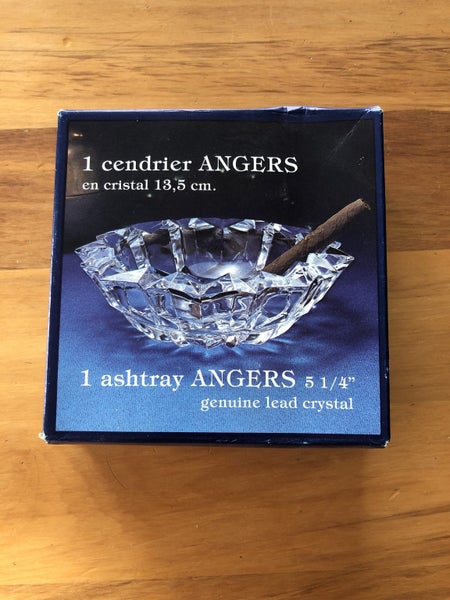 Crystal ash tray Carousel 1