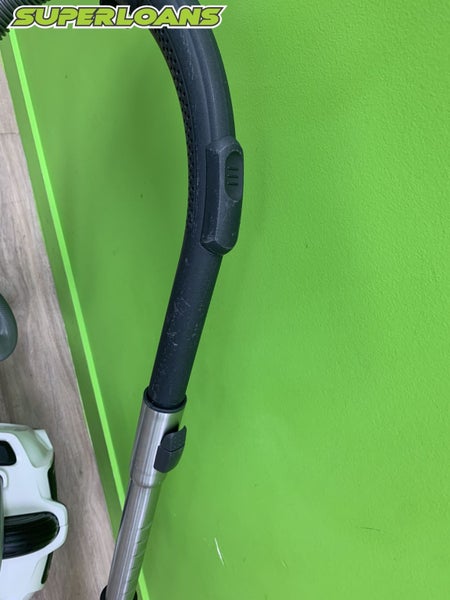 ** ELECTROLUX SILENT PERFORMER VACUUM ** Carousel 7