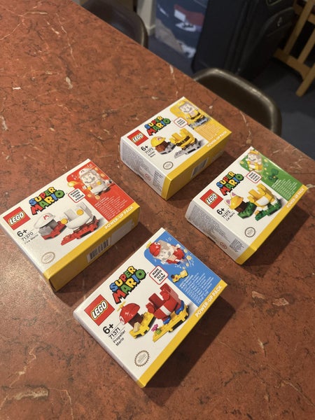 Super Mario Power Up Set Carousel 1
