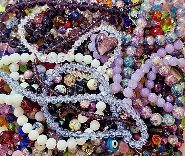 *$1.00 Res* A BIG LOT of OVER 800 MIXED BEADS 500gms. INCLUDING 7 STRANDS! Carousel 1