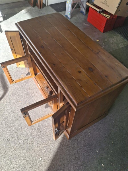Outback TV Cabinet Carousel 9