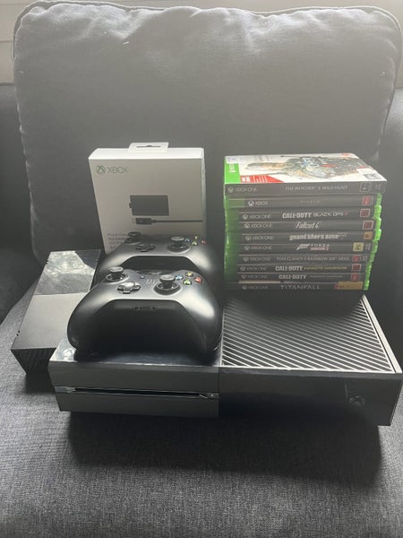 Xbox One bundle with 2x controllers & 10x games!! Carousel 1