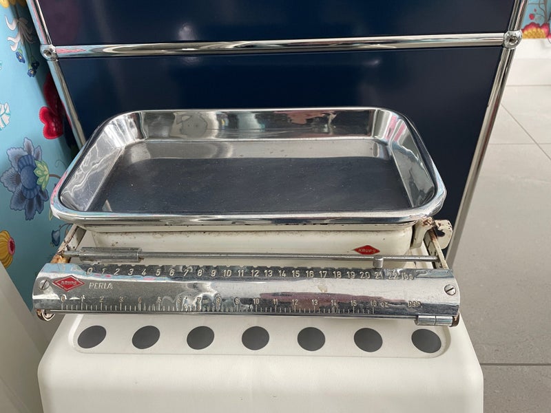 Vintage kitchen scales Carousel 1