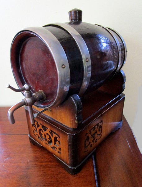 *** MOST LOVELY & UNIQUE VINTAGE MUSICAL WOODEN WINE BARREL *** Carousel 1
