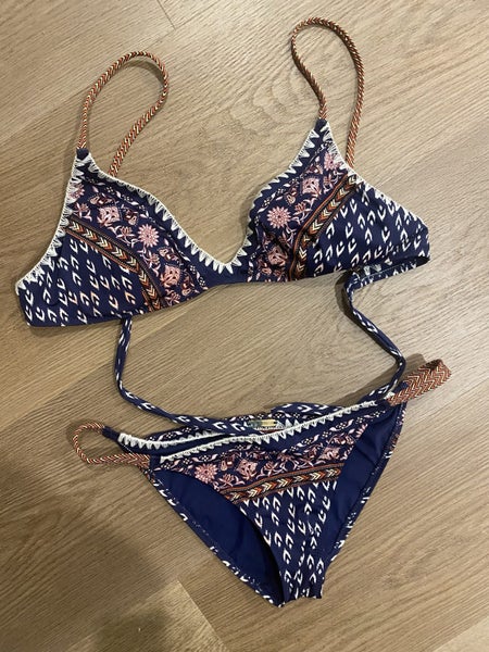 Tigerlily bikini Carousel 1